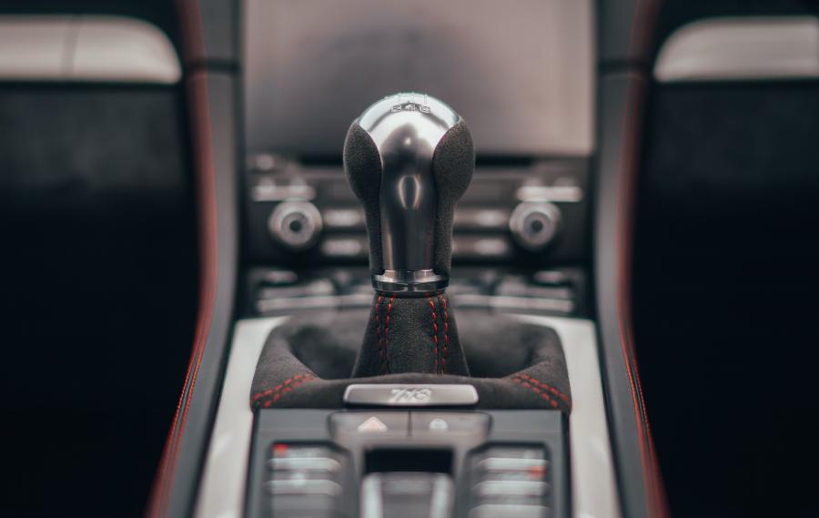 Детали интерьера Porsche 718 Spyder (982) 2019 года  (UK) (фото 4 из 6)